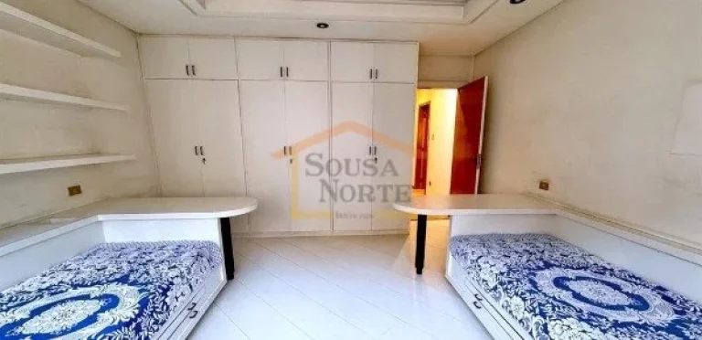 Imagem Apartamento amplo, 240m², 4 dormitórios, sendo 2 suítes, 1 com closet, armários e hidro, quarto ...