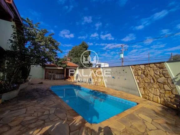 Imagem Excelente casa de esquina localizada na região mais nobre de Piracicaba.
 Mede 499m² de terreno e ...
