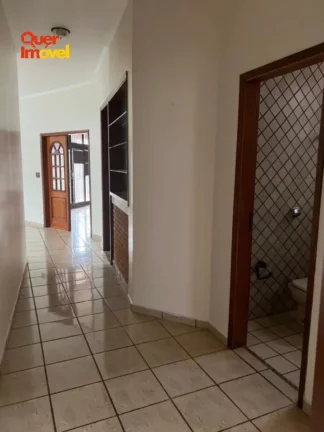Imagem Casa de luxo à venda e locação em Parque Residencial Cidade Universitária, Ribeirão Preto-SP: 3 quartos, 3 suítes, 2 salas, 4 banheiros, 6 vagas de garagem, 295m². Aproveite essa oportunidade! Quer Imóvel Negócios.