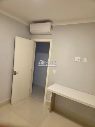 Imagem Apartamento de 3 dormitórios com móveis planejados e piscina no Condomínio Residencial Nas Rocas, bairro Olinda, em Uberaba