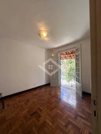 Imagem Casa Ampla e Sofisticada na Rua Saldanha Marinho, Castelânea, Petrópolis