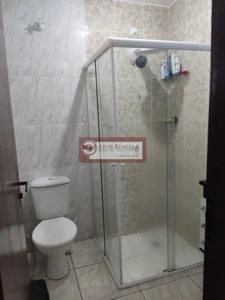 Imagem Vendo Oportunidade no Jardim Fraternidade. Casa Terreno, com 200m2 de área Total, o imóvel conta com, 3 dormitórios, sendo 1 Suíte, 2 vagas de Garagem, Edícula de 3 cômodos, Lavanderia, Aceita Financiamento, aceita Permuta. Valor de Oportunidade R$ 530K, 