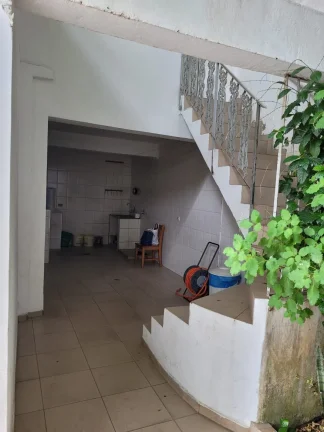 Imagem Casa em uma rua tranquila na Zona Norte - 100M² de área construída, 4 Dorms, 2 Vagas, Cozinha Ampla.