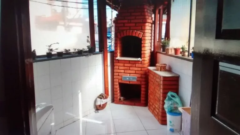 Imagem Sobrado com Salão comercial 100 m² 3 Dormitórios, 1 Suíte, 1 Banheiro e 2 Vagas!
