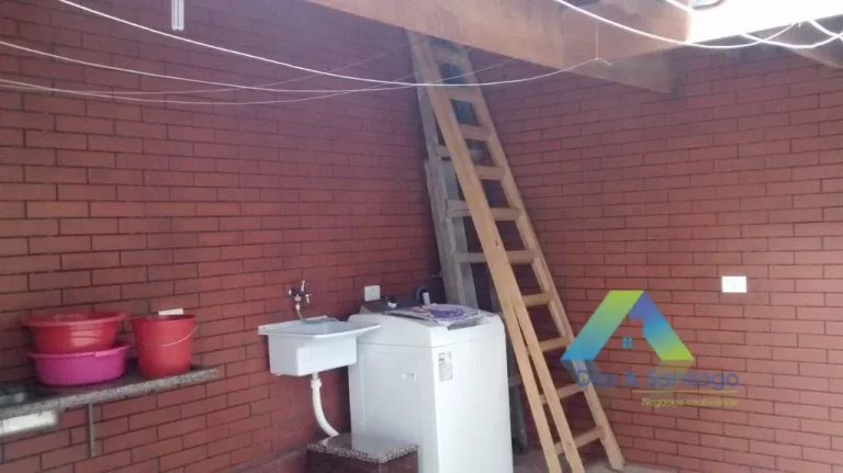 Imagem DIADEMA Sobrado recém reformada, 125M², edícula, 3 dormitórios, 4 vagas, ótima localização e valor