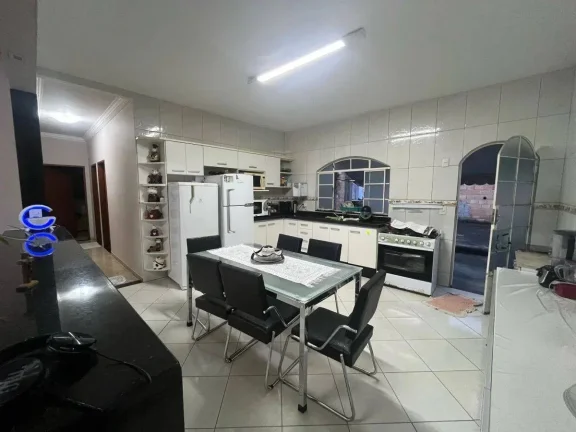 Imagem Ótima Oportunidade: Casa Espaçosa com 4 quartos no bairro Nova Suíça