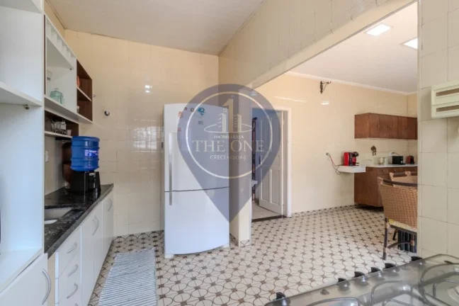 Imagem Luxuosa casa à venda no Bosque da Saúde, São Paulo-SP: 4 quartos, 2 salas, 2 banheiros, 3 vagas de garagem, 767,00 m² de área.