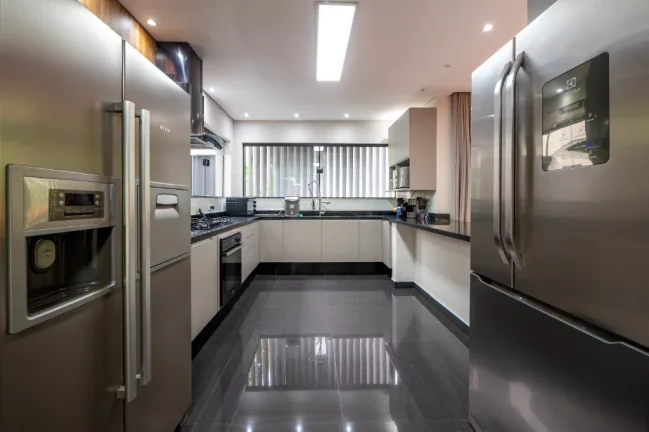 Imagem Aluguel de Casa de Luxo no Brooklin Paulista - 5 Quartos, 5 Suítes, 6 Vagas, 340m² - São Paulo-SP