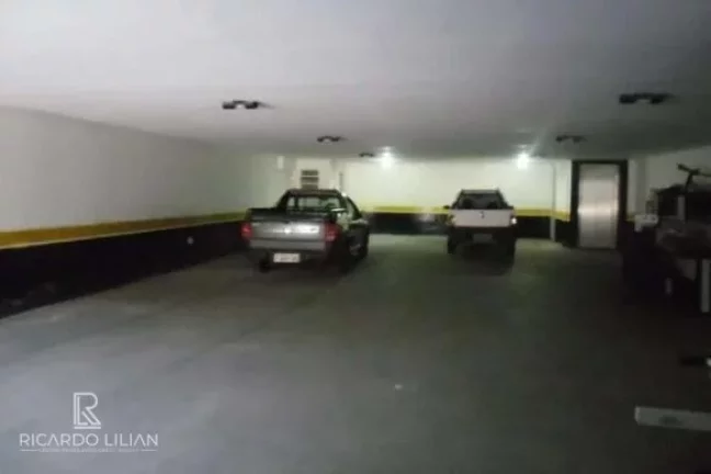 Imagem "Oportunidade Única: Prédio Comercial de Prestígio com 950m², Ideal para Empresas de Importação e Negócios Internacionais!"
