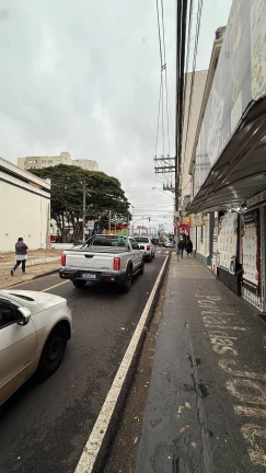 Imagem Excelente sala comercial disponível para locação na rua voluntários da franca ao lado da praça da catedral de Franca/SP