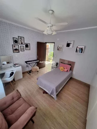 Imagem Casa a Venda Jardim Portinari, Reformada e com edícula nos fundos