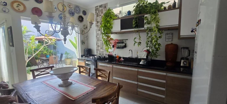Imagem Casa com Quintal,Área de serviço e Garagem, em Vila Bela, Guaratinguetá