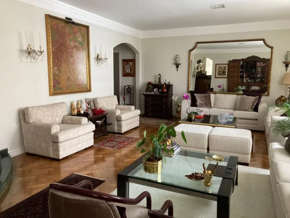 Imagem Apartamento 275 M², 1 por andar, 4Q, 2 Suítes, Ampla sala, 5 banheiro, 4 vagas fixas, depósito, armários, split, próximo metrô, academia, iluminado.