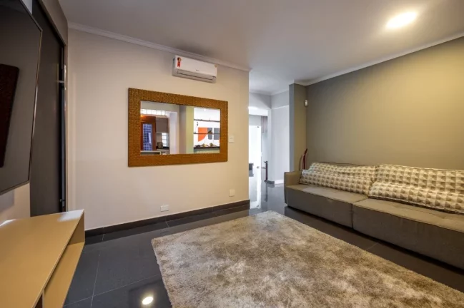 Imagem Aluguel de Casa de Luxo no Brooklin Paulista - 5 Quartos, 5 Suítes, 6 Vagas, 340m² - São Paulo-SP