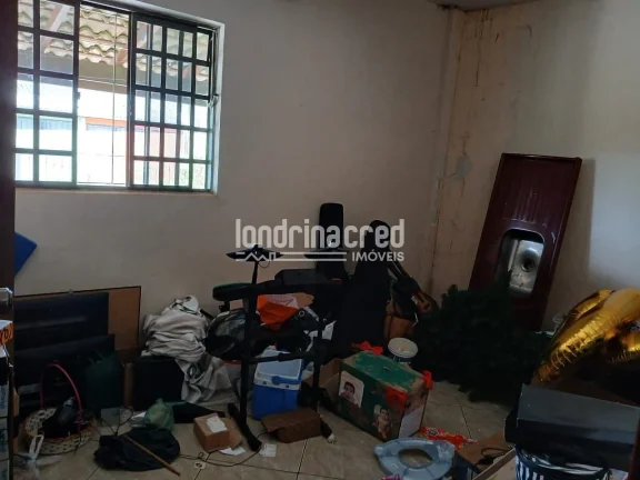 Imagem Ótima Casa na Zona Norte de Londrina: 4 Dormitórios, 2 Banheiros, 2 Vagas de Garagem e 250m² de Terreno. Conforto e Espaço para Sua Família, Agende Sua Visita!