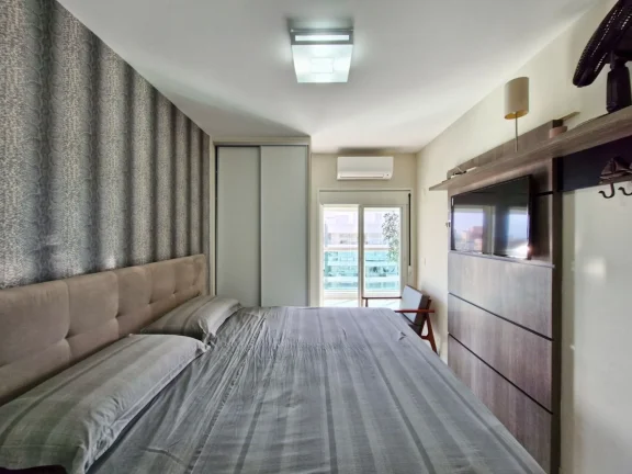Imagem Apartamento pé na areia à venda em Riviera de São Lourenço - Módulo 8: 3 dormitórios, 2 suítes, 2 vagas, 128m². Varanda gourmet e vista para o mar!