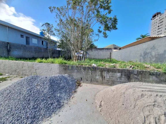 Imagem Excelente terreno à venda 400m da praia Martim de Sá - Caraguatatuba/SP