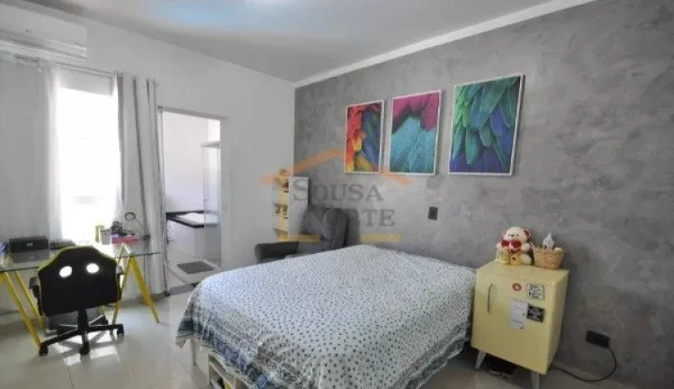 Imagem Sobrado com 250 m². O imóvel possui 3 dormitórios, sendo 3 suítes, totalizando 5 banheiros, alé...