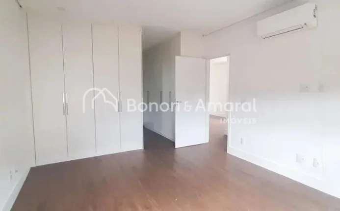 Imagem Aconchegante casa para venda em Sousas, com 200 m² de área construída. A residência possui livin...