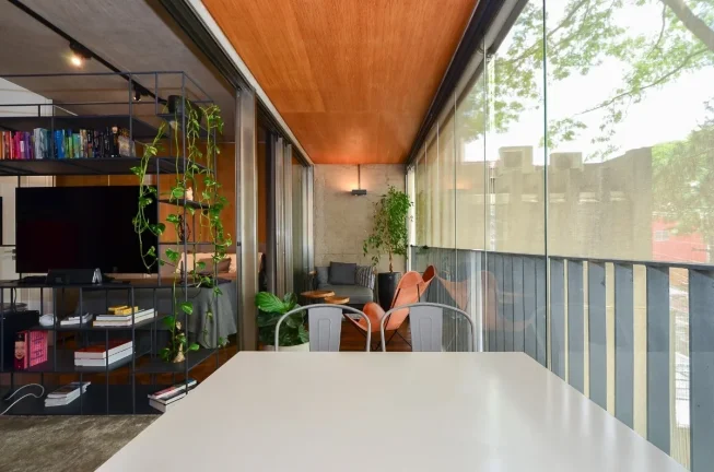 Imagem Studio Vila Mariana - 44M², 1 Dorm, 1 Vaga Demarcada, Varanda, Armários, Piscina, Churrascaria, Academia, Lavanderia Coletiva.