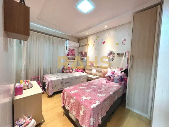 Imagem Ótima casa averbada localizada no bairro Floresta em Joinville, próximo a rua Farroupilha. Conta c...