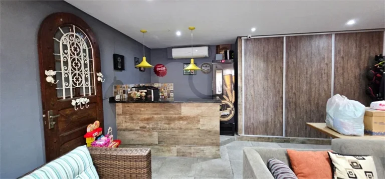 Imagem Casa para alugar com 5 quartos, sendo 2 suítes, em Alto da Lapa, São Paulo - SP