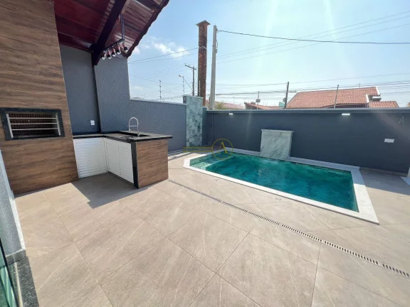 Imagem Casa Térrea á venda, apenas 600m da praia à venda, totalmente reformada
