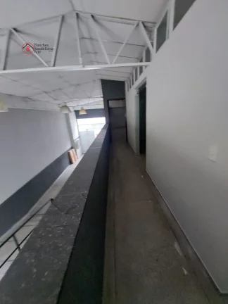 Imagem Salão comercial para alugar. Construido para ser uma igreja, com pulpito e amplo espaço para culto. Possui banheiros, copa, cozinha e escritórios.