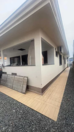 Imagem Casa com 2 dormitórios sendo 1 suíte e 2 vagas - Aventureiro | Joinville/SC