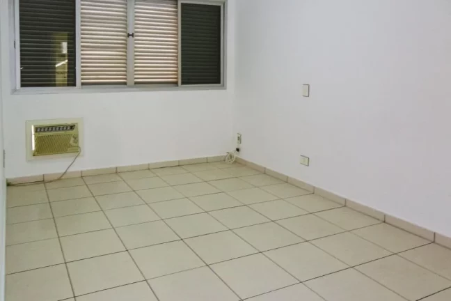 Imagem PITANGUEIRAS- UMA QUADRA DA PRAIA , LOCALIZAÇÃO ESPETACULAR , GARAGEM NO PRÉDIO.