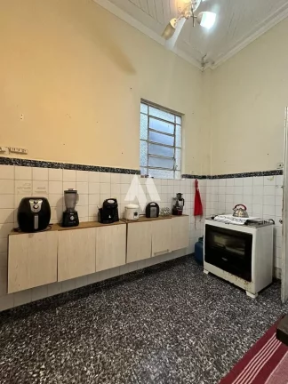 Imagem Casa bem localizada á venda em Santos