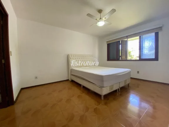 Imagem Encantadora Residência de 180m² em Camobi: 3 Quartos, Suíte com Closet, Área Gou