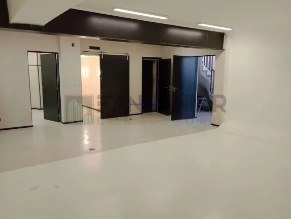 Imagem Casa Comercial de Alto Padrão para Locação em São Paulo-SP, Jardim América: 9 salas, 6 banheiros, 5 vagas, 230m².
