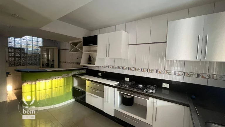 Imagem Incrível sobrado de 165 m² com 4 quartos, sacada, churrasqueira, 2 vagas de garagem à venda por R$ 800.000 - Atuba - Curitiba/PR
