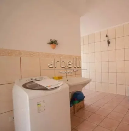 Imagem Casa térrea com 177 M², 2 dormitórios, banheiro com gabinete no lavatório e box em vidro, ampla ...