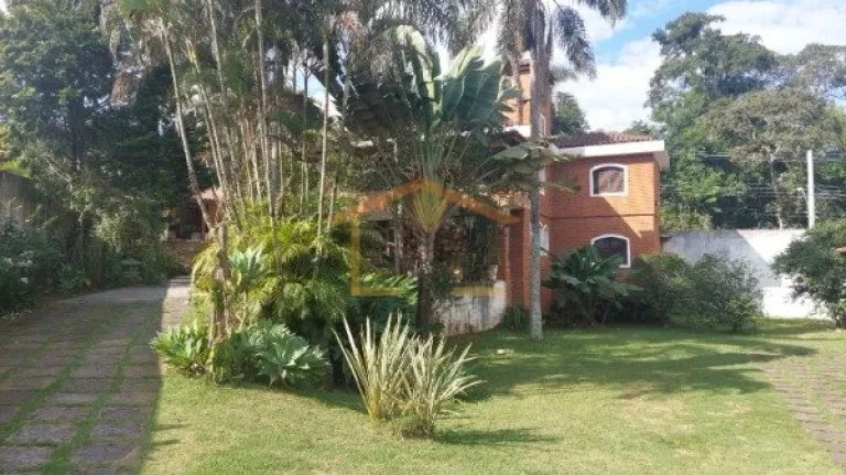Imagem Maravilhosa casa em condomínio, 4 dormitórios, sendo 1 suíte, 4 salas sendo 2 com lareira, cozinh...