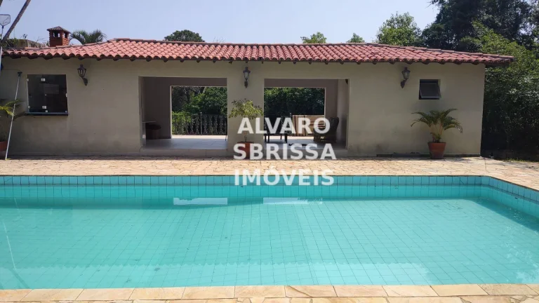 Chácara com 3 suítes 2 salas escritório, copa, cozinha e piscina no bairro Itaim Mirim em Itu SP