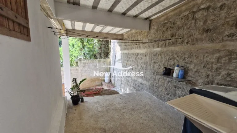 Imagem Casa triplex com vista privilegiada de Vila Velha, sala ampla, suíte com closet e garagem para até 3 carros. Imóvel espaçoso e bem distribuído.