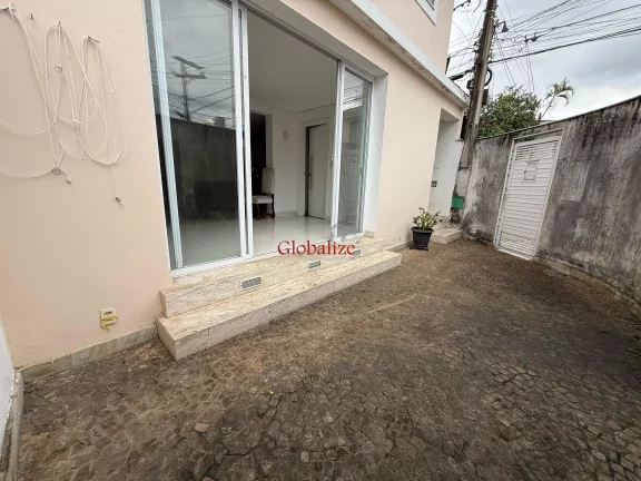 Imagem Oportunidade Sobrado à Venda com 3 dormitórios e 2 vagas no bairro da Encruzilhada em Santos por R$ 850 mil