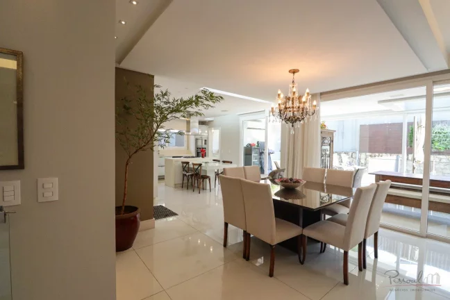 Imagem Venha conhecer esta linda casa dentro de um condomínio que fica em uma posição estratégica! Com ...