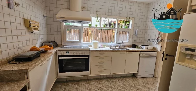 Imagem Casa a Vendas - Condomínio 4 suítes, 3 vagas, serviço de praia, piscina coletiva, sauna, jogos - 240m² de área construída | Juquehy Imobiliária.