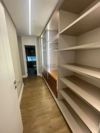 Imagem Apartamento com 4 suítes à venda no edifício Yachthouse em Balneário Camboriú/S