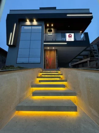 Imagem Casa à venda com 3 quartos sendo 3 suítes no Estreito/ Florianópolis, SC - Brasil