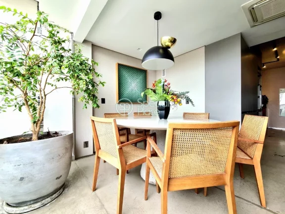 Imagem O apartamento, projetado pelo renomado arquiteto Marlon Gama, que já participou da Casa Cor São Pa...