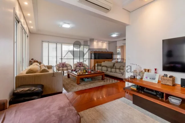 Imagem Apartamento Alto Padrão em Higienópolis com 3 suítes e 4 vagas, 250m²