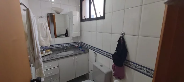 Imagem Sala 2 ambientes com sacada, cozinha com dispensa, área de serviço, 3 dormitórios sendo 1 suíte,...