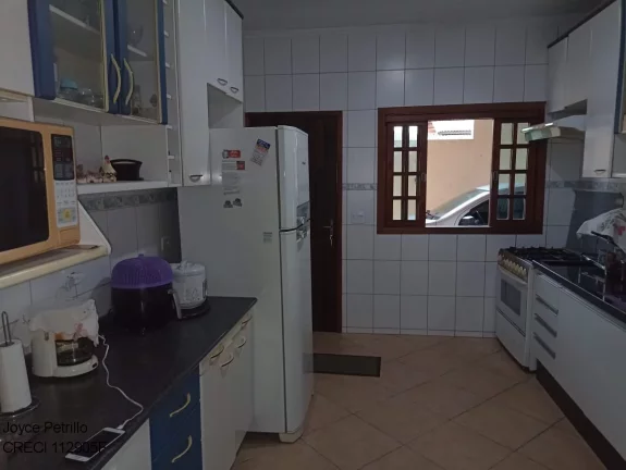 Imagem Casa 2 Dormitórios sendo 1 suíte e Edícula. A Venda em Peruíbe. Excelente Acabamento e Espaço Para Piscina.