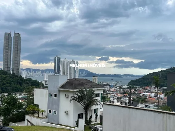 Imagem Terreno á venda em Condomínio fechado localizado em Balneário Camboriú