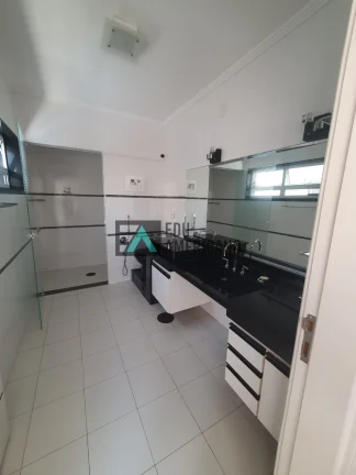 Imagem Casa térrea em excelente localização para locação