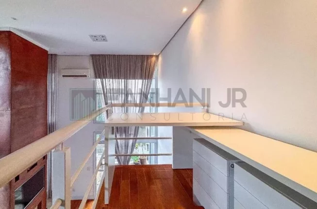 Imagem Venha conhecer o apartamento dos seus sonhos! Este incrível Loft Duplex está em excelente estado e possui características que vão te encantar. Ao ent